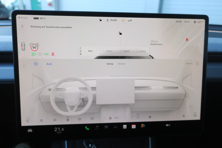 TESLA Model Y Long Range Premium AWD-image-14