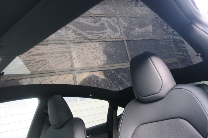 TESLA Model Y Long Range Premium AWD-image-8