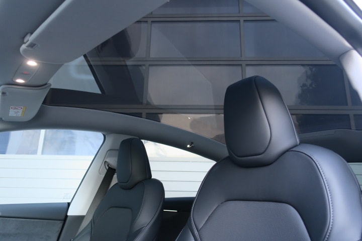 TESLA Model Y Long Range Premium AWD-image-10