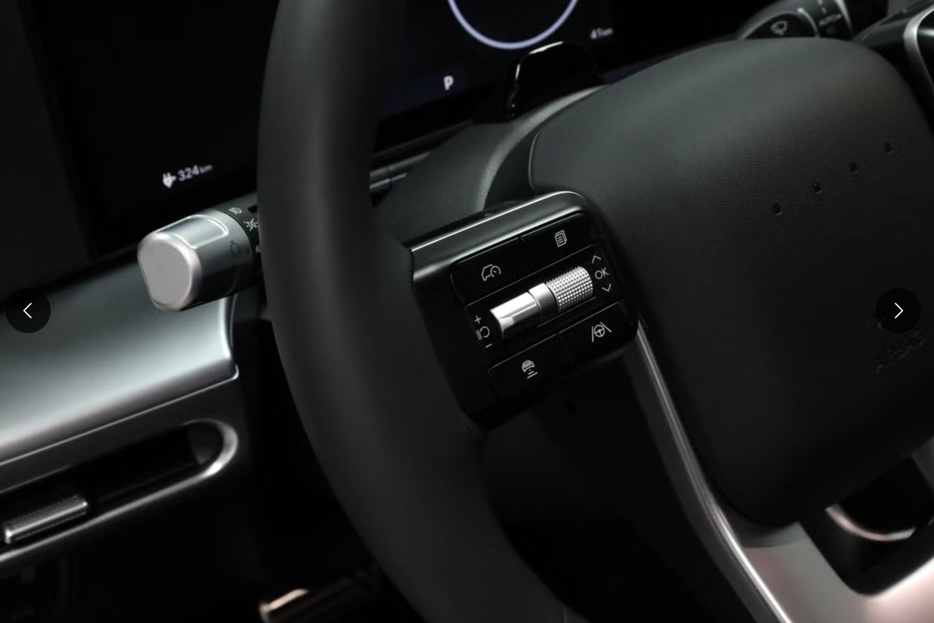 HYUNDAI Ioniq 9 110kWh Amplia 4WD-image-4