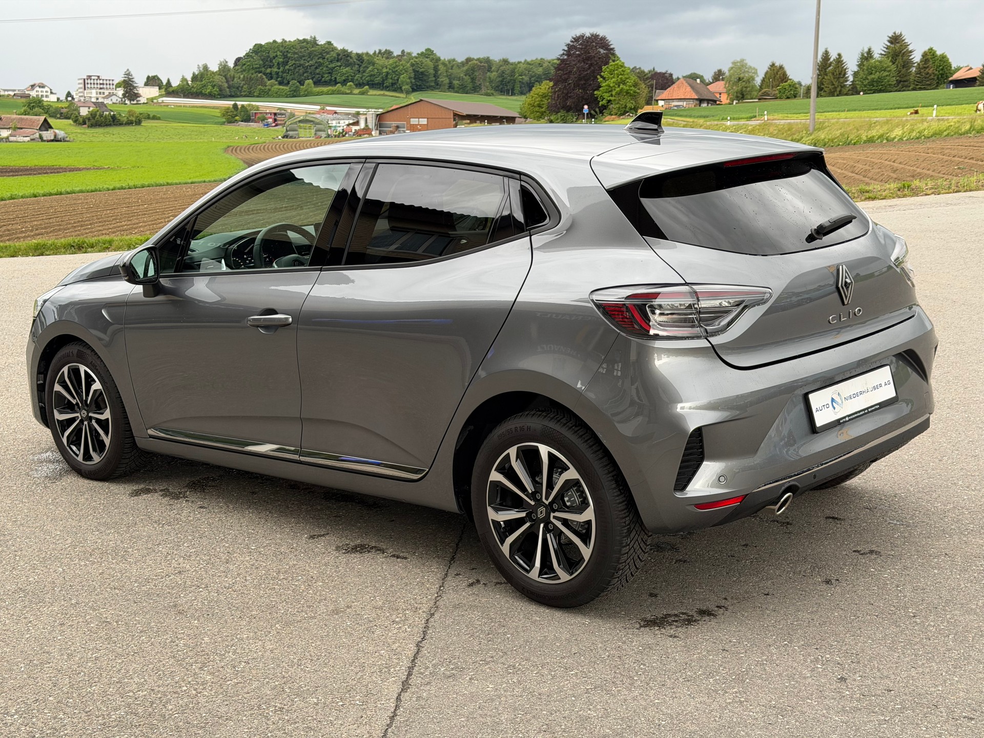 RENAULT Clio 1.0 Techno-image-5