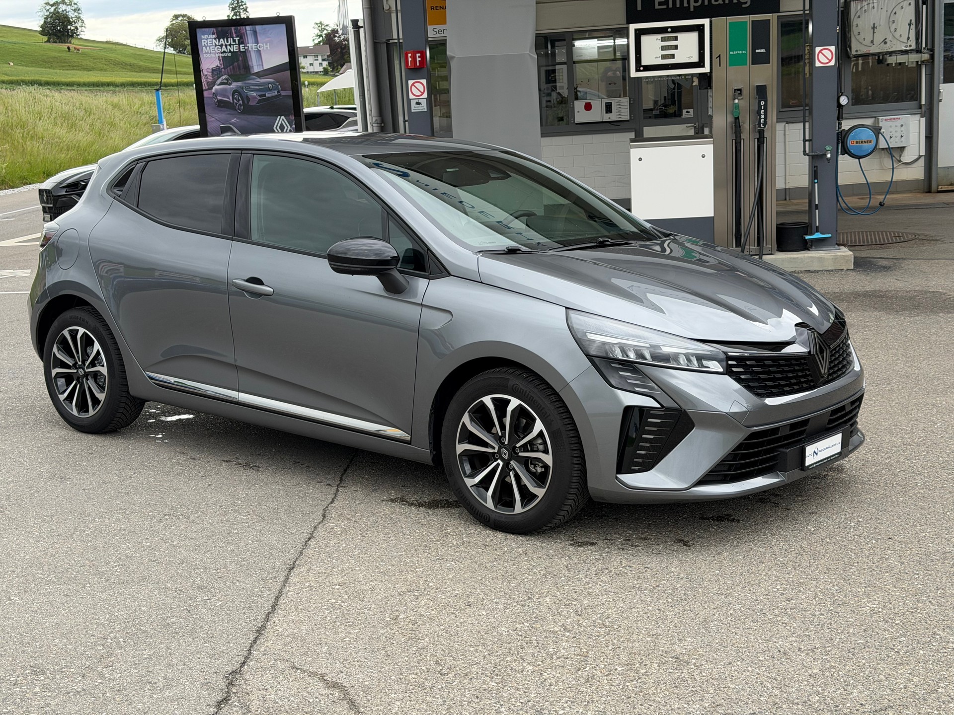 RENAULT Clio 1.0 Techno-image-2