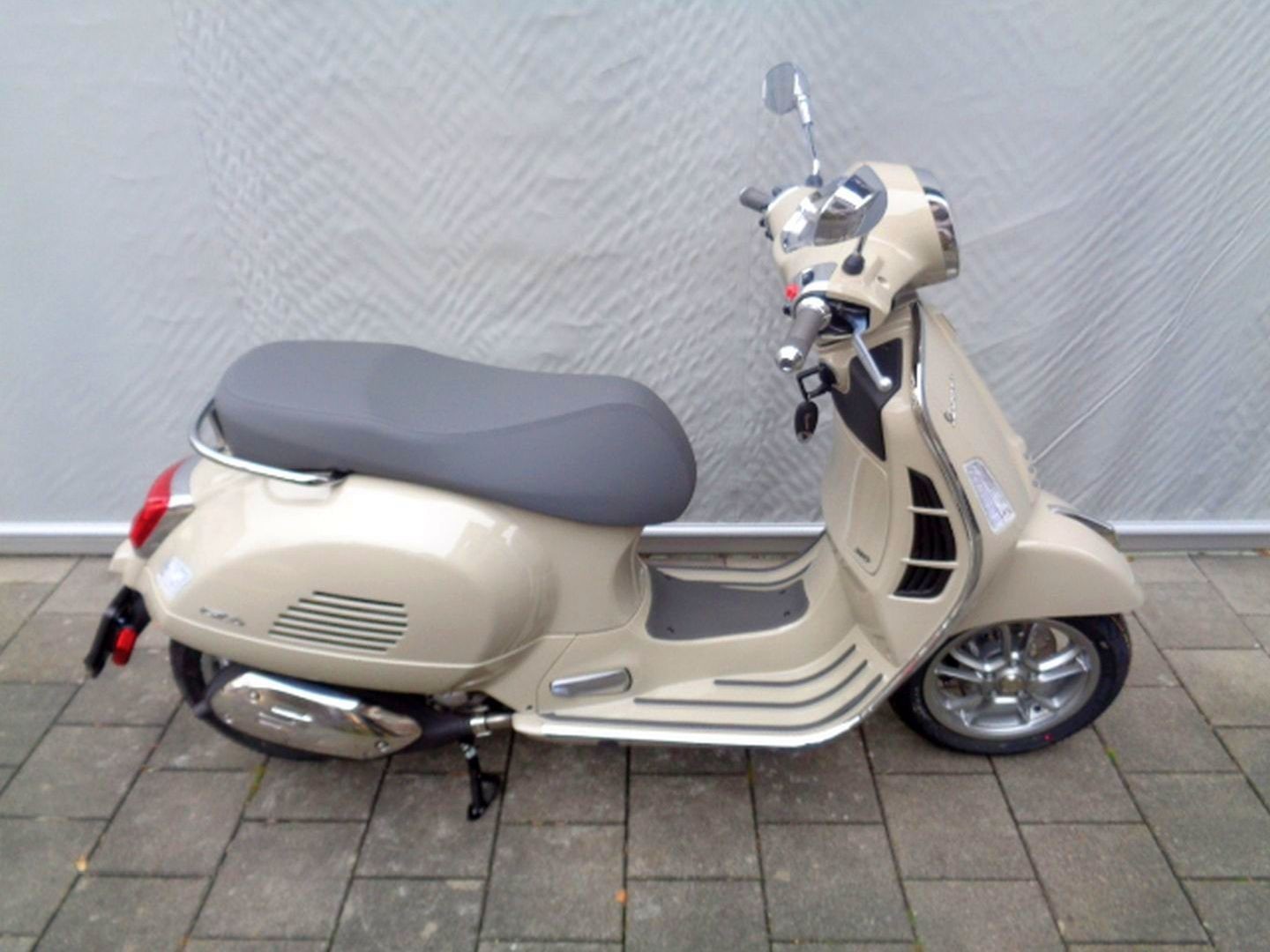 PIAGGIO VESPA GTS 310 E5-showroom-element-3