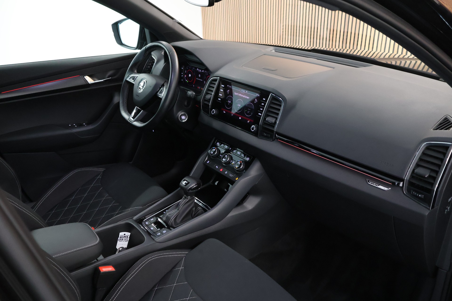 SKODA Karoq 2.0 TSI SportLine 4x4 DSG-image-14