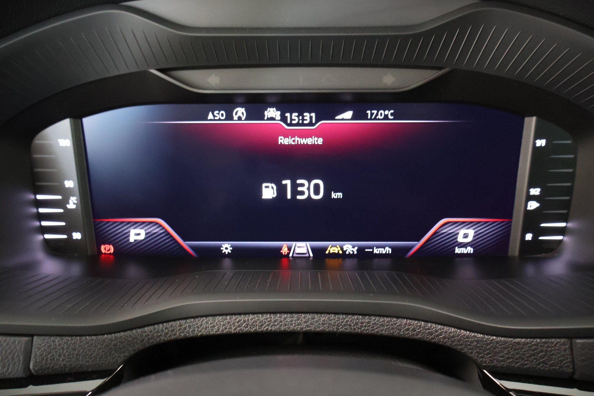 SKODA Karoq 2.0 TSI SportLine 4x4 DSG-image-24