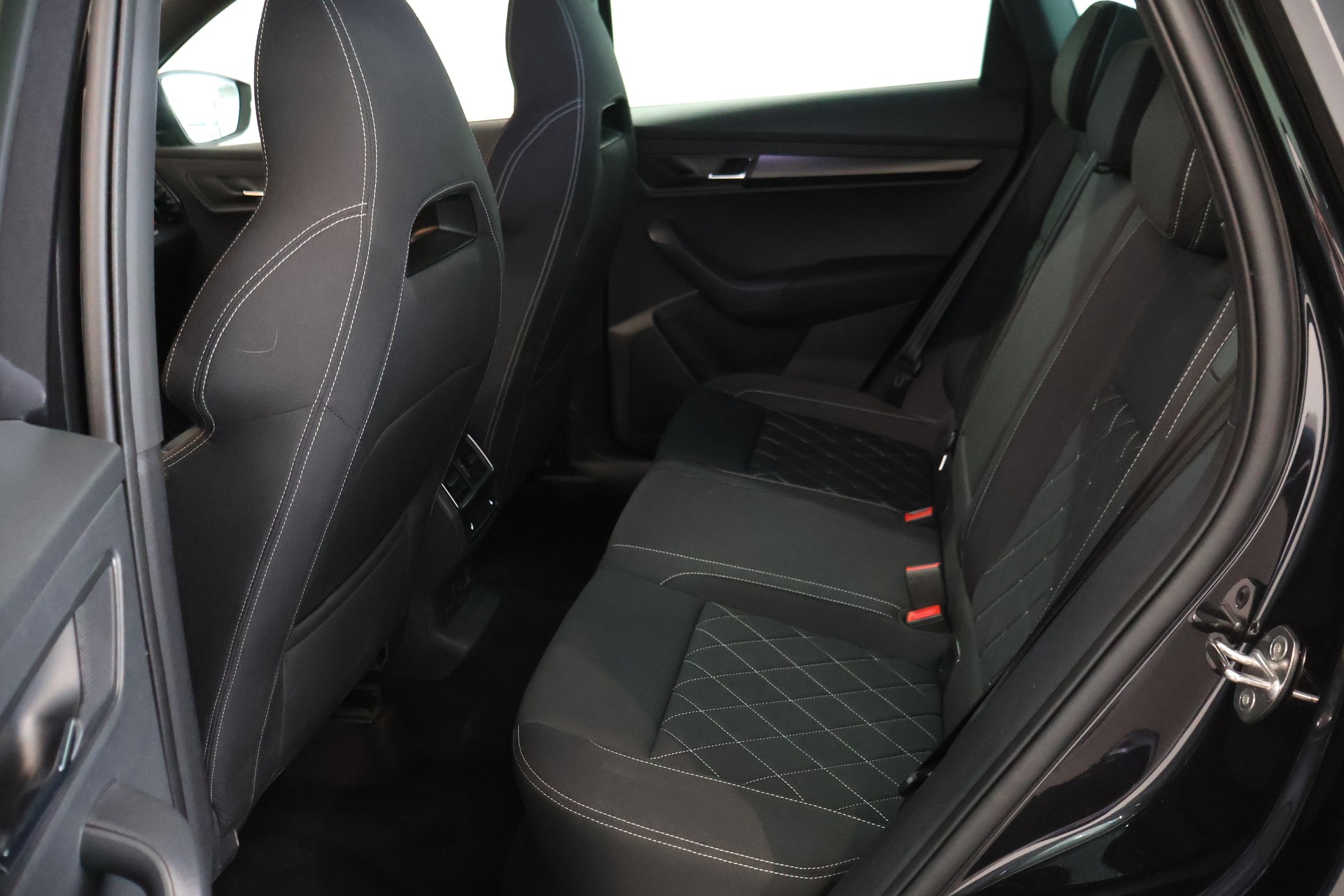 SKODA Karoq 2.0 TSI SportLine 4x4 DSG-image-11