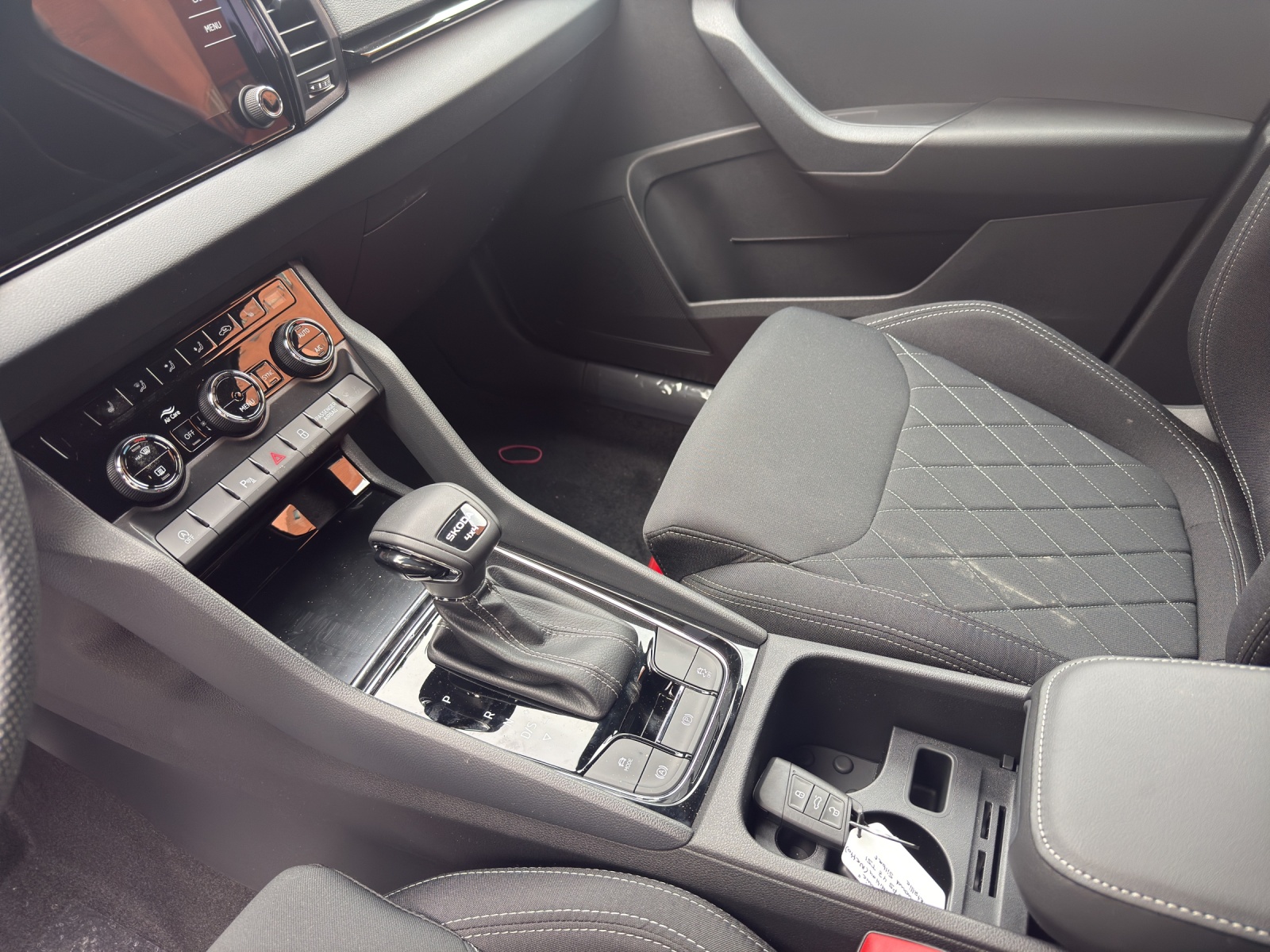 SKODA Karoq 1.5 TSI Dynamic DSG-image-10