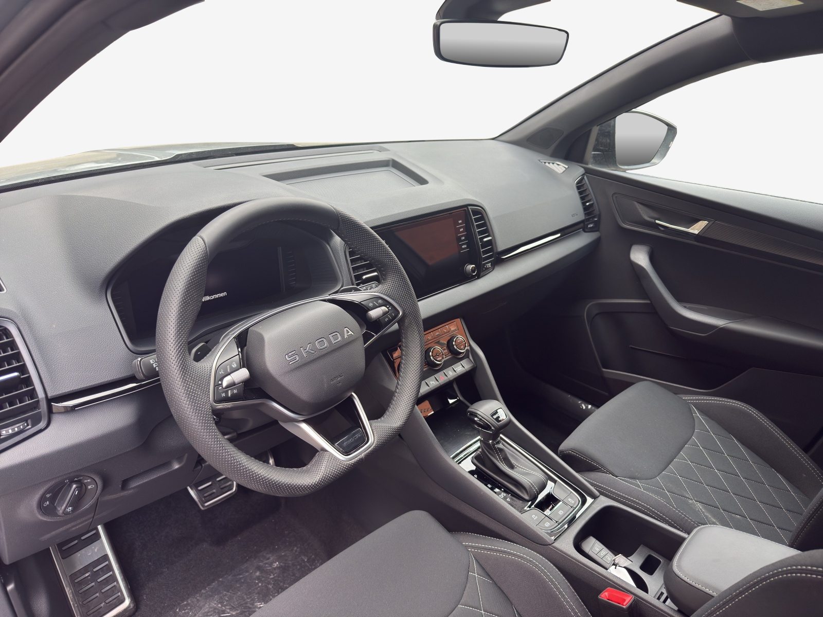 SKODA Karoq 1.5 TSI Dynamic DSG-image-8