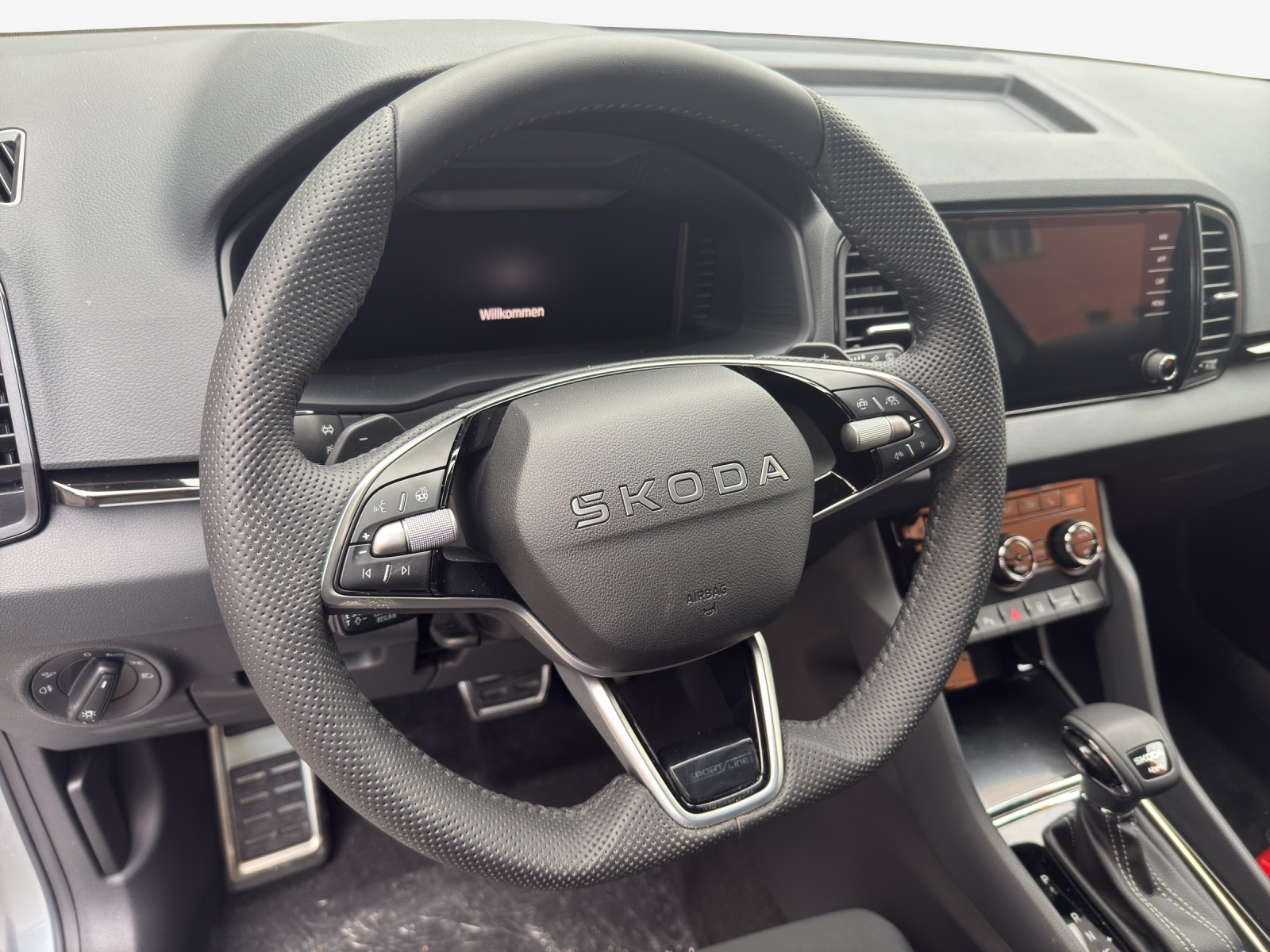 SKODA Karoq 1.5 TSI Dynamic DSG-image-9