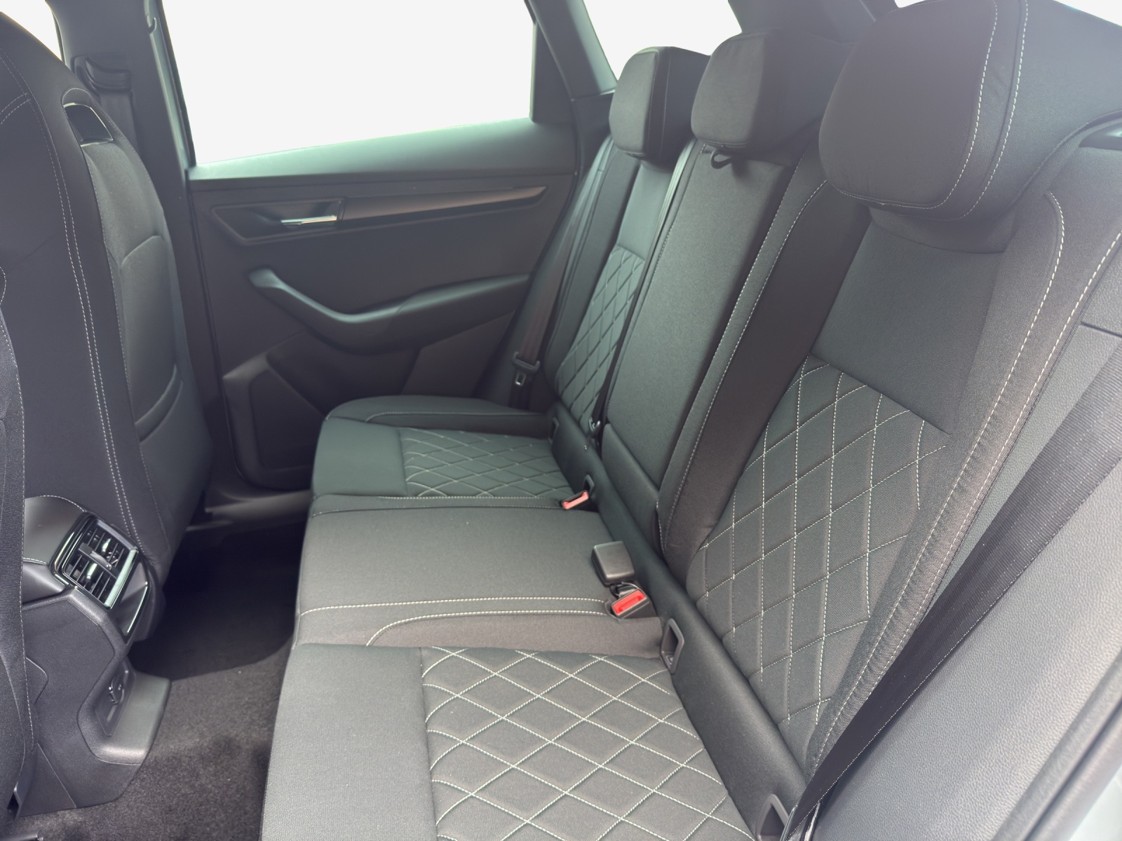 SKODA Karoq 1.5 TSI Dynamic DSG-image-11