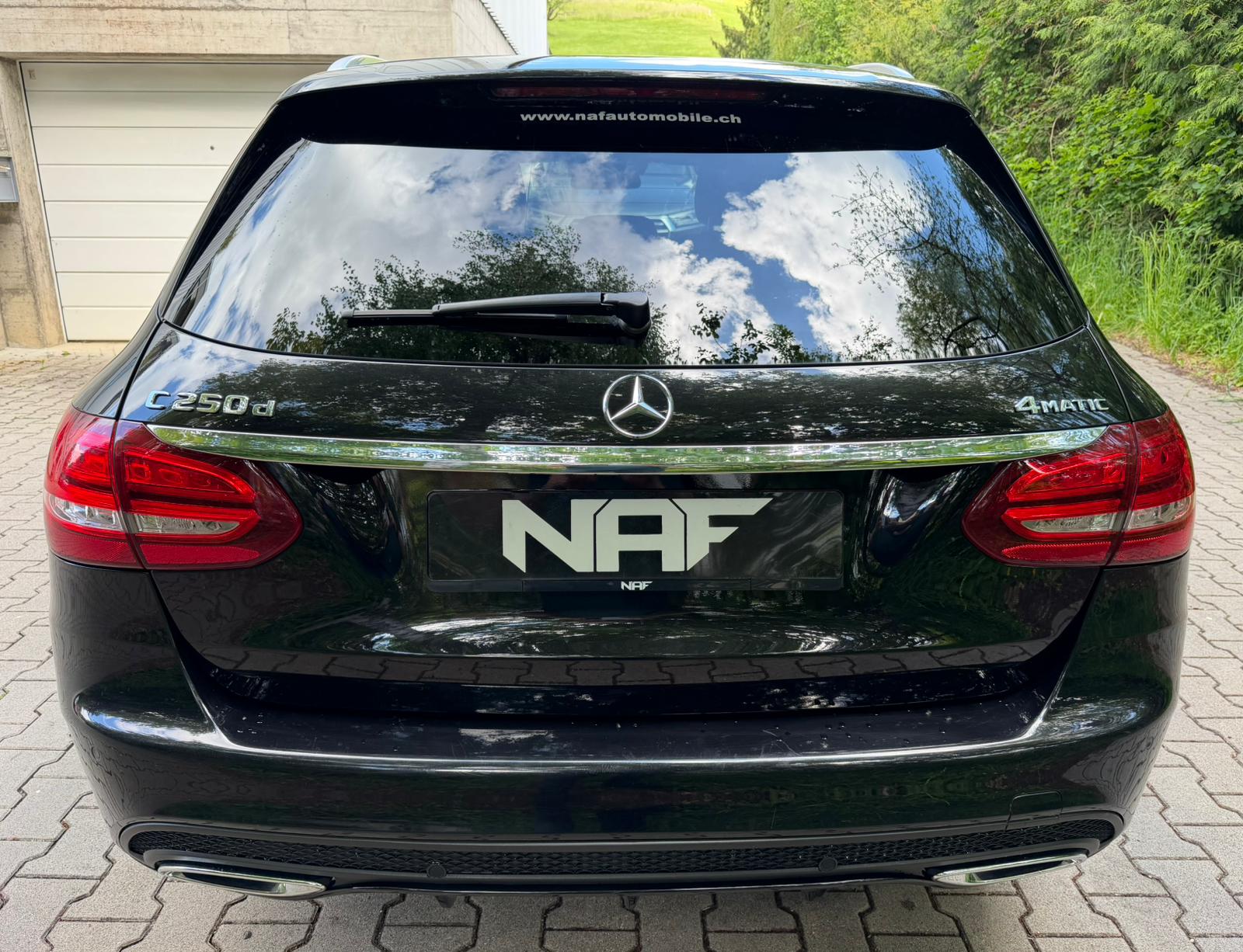 MERCEDES-BENZ C 250 d Swiss Star AMG Line 4Matic 9G-Tronic-showroom-element-3