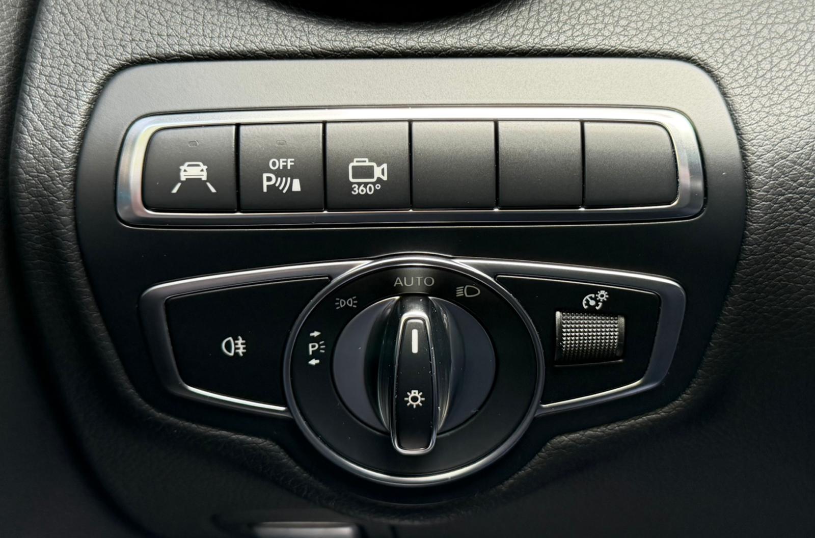 MERCEDES-BENZ C 250 d Swiss Star AMG Line 4Matic 9G-Tronic-image-11