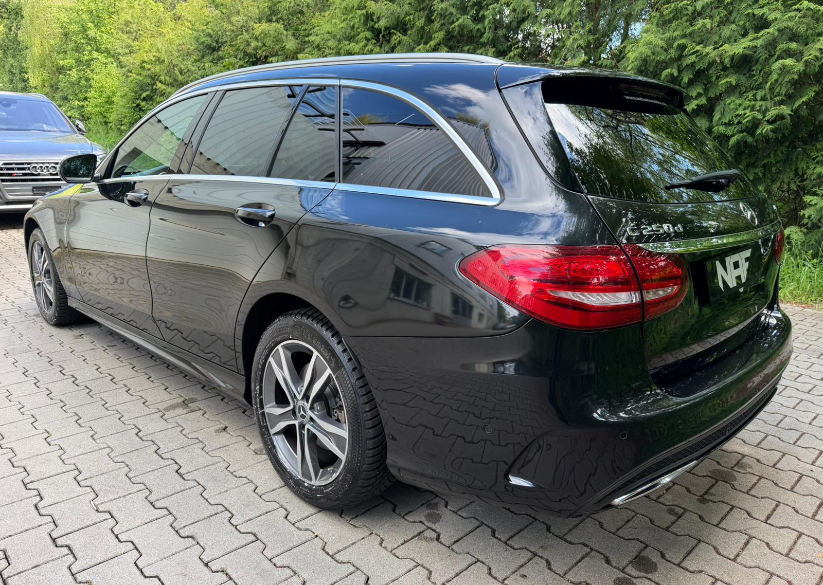 MERCEDES-BENZ C 250 d Swiss Star AMG Line 4Matic 9G-Tronic-showroom-element-2