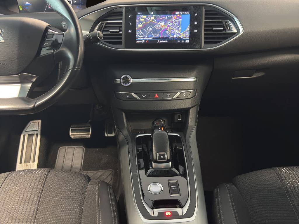 PEUGEOT 308 1.2 Pure Tech Allure Pack EAT8-image-14