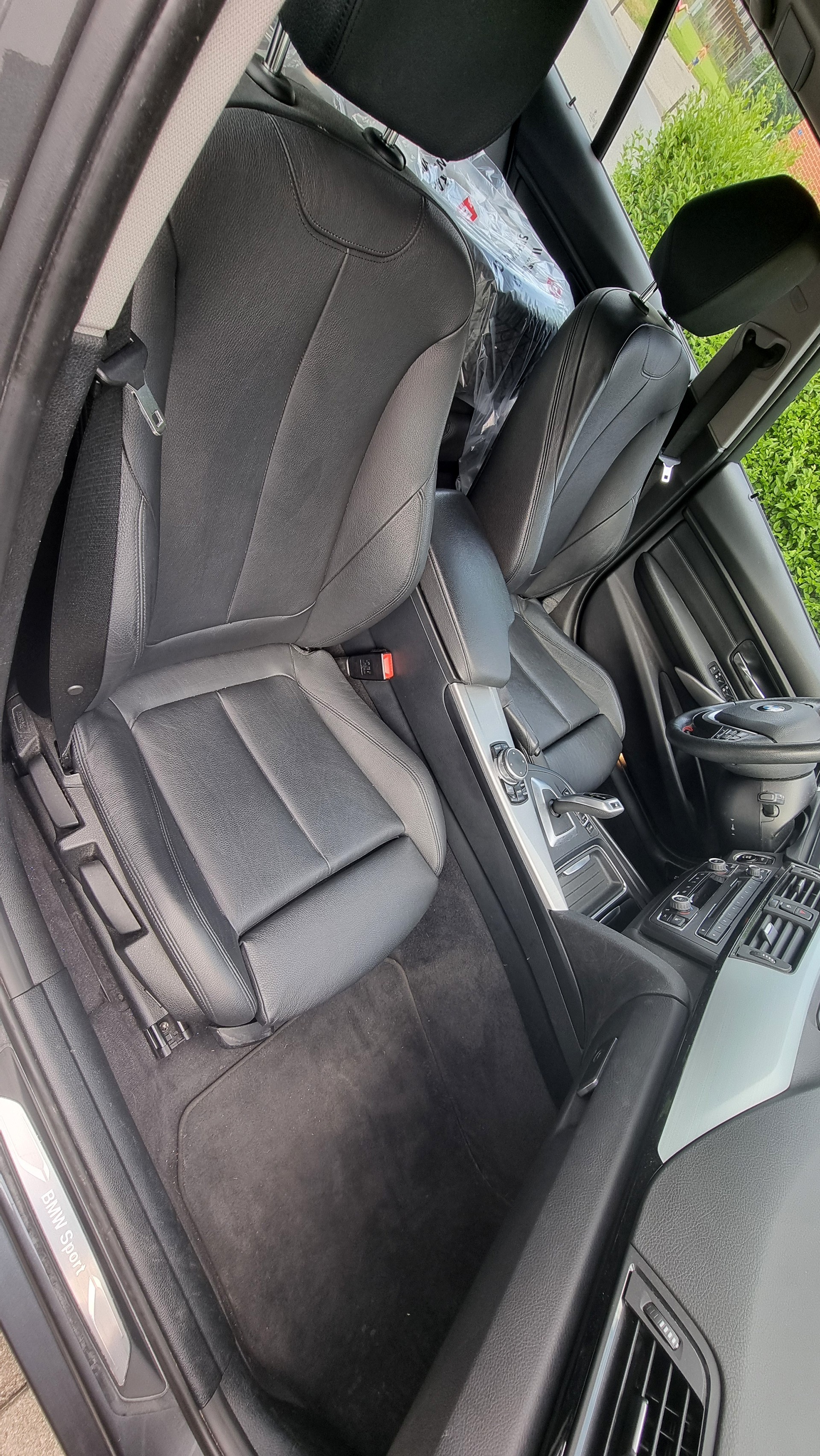 BMW 320d xDrive-image-12