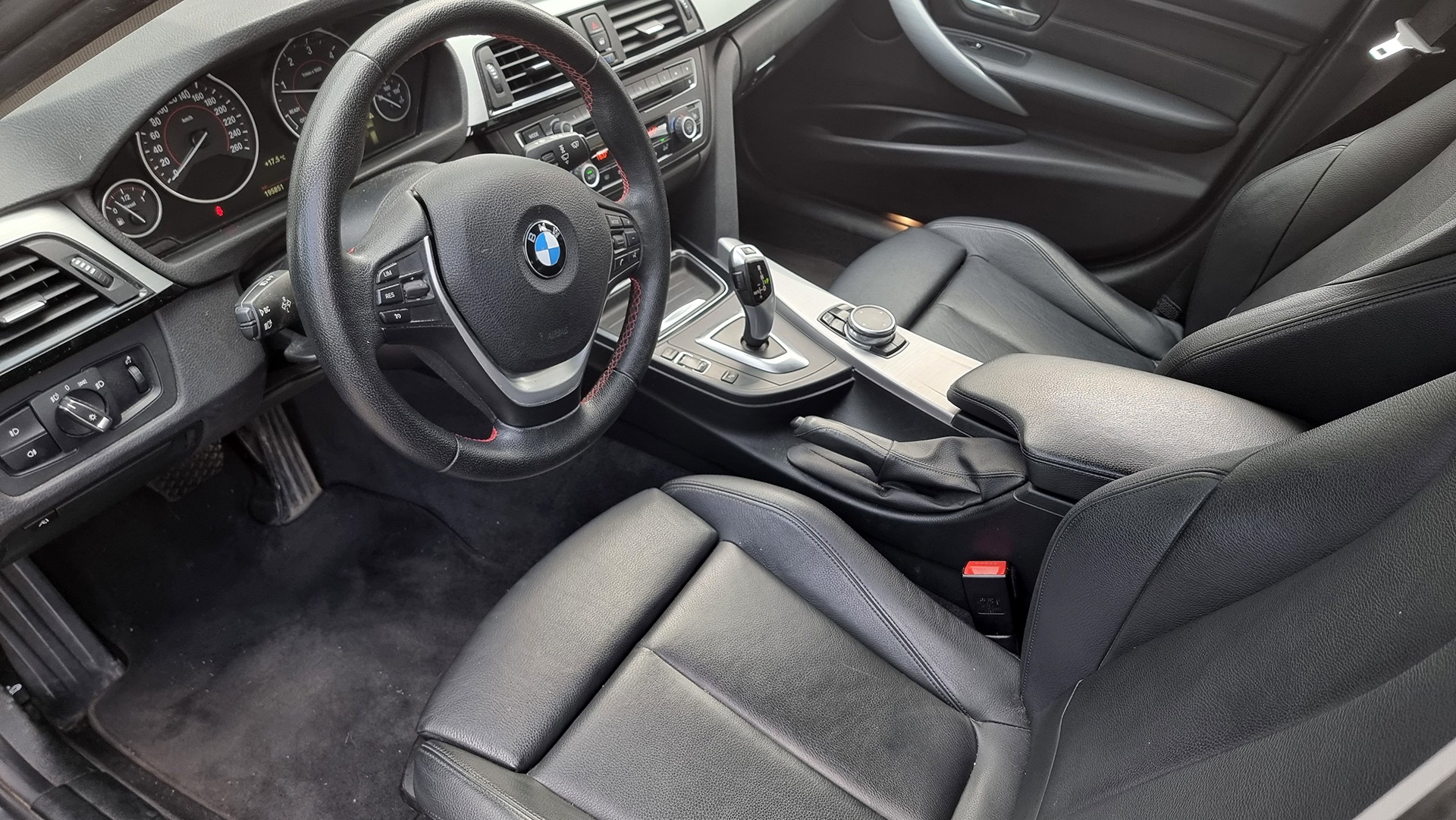 BMW 320d xDrive-image-2