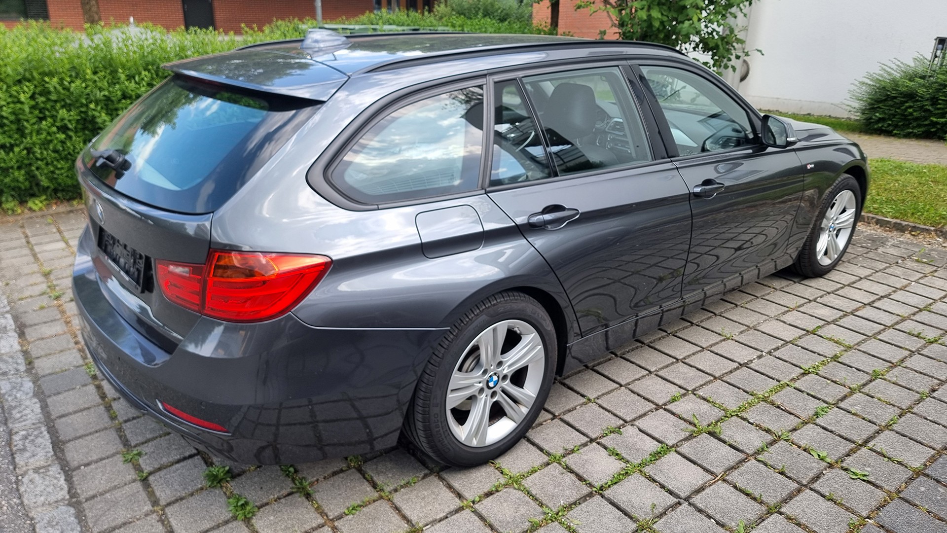 BMW 320d xDrive-image-6