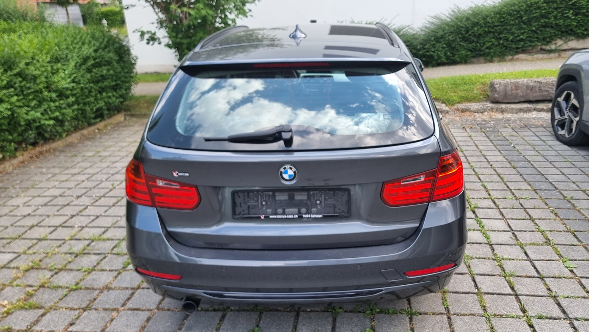BMW 320d xDrive-image-5