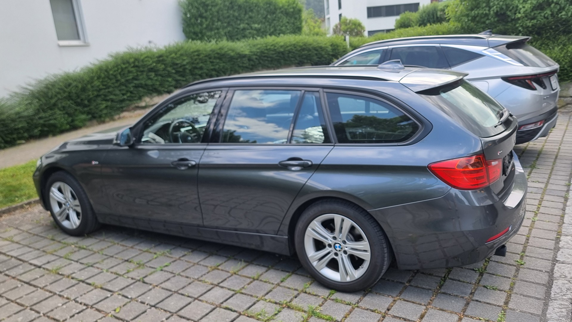 BMW 320d xDrive-image-4