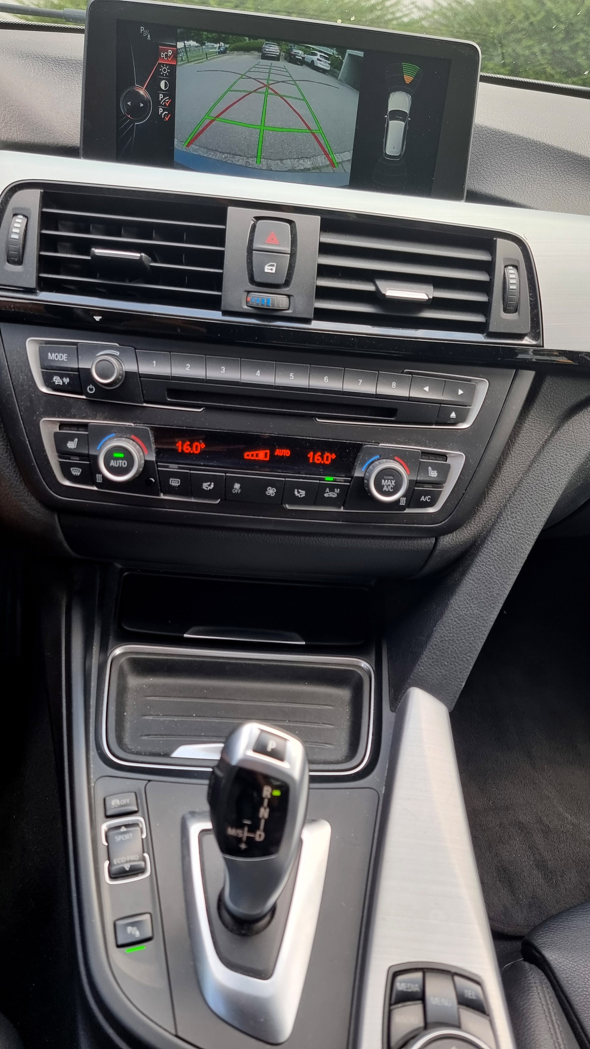 BMW 320d xDrive-image-9