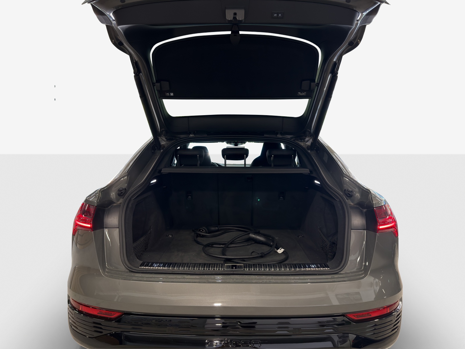 AUDI Q8 Sportback 55 e-tron Black Edition quattro-image-13
