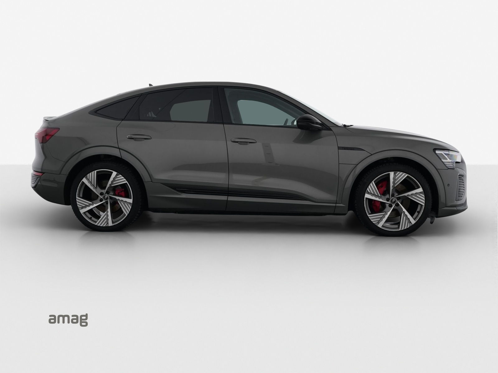 AUDI Q8 Sportback 55 e-tron Black Edition quattro-image-4