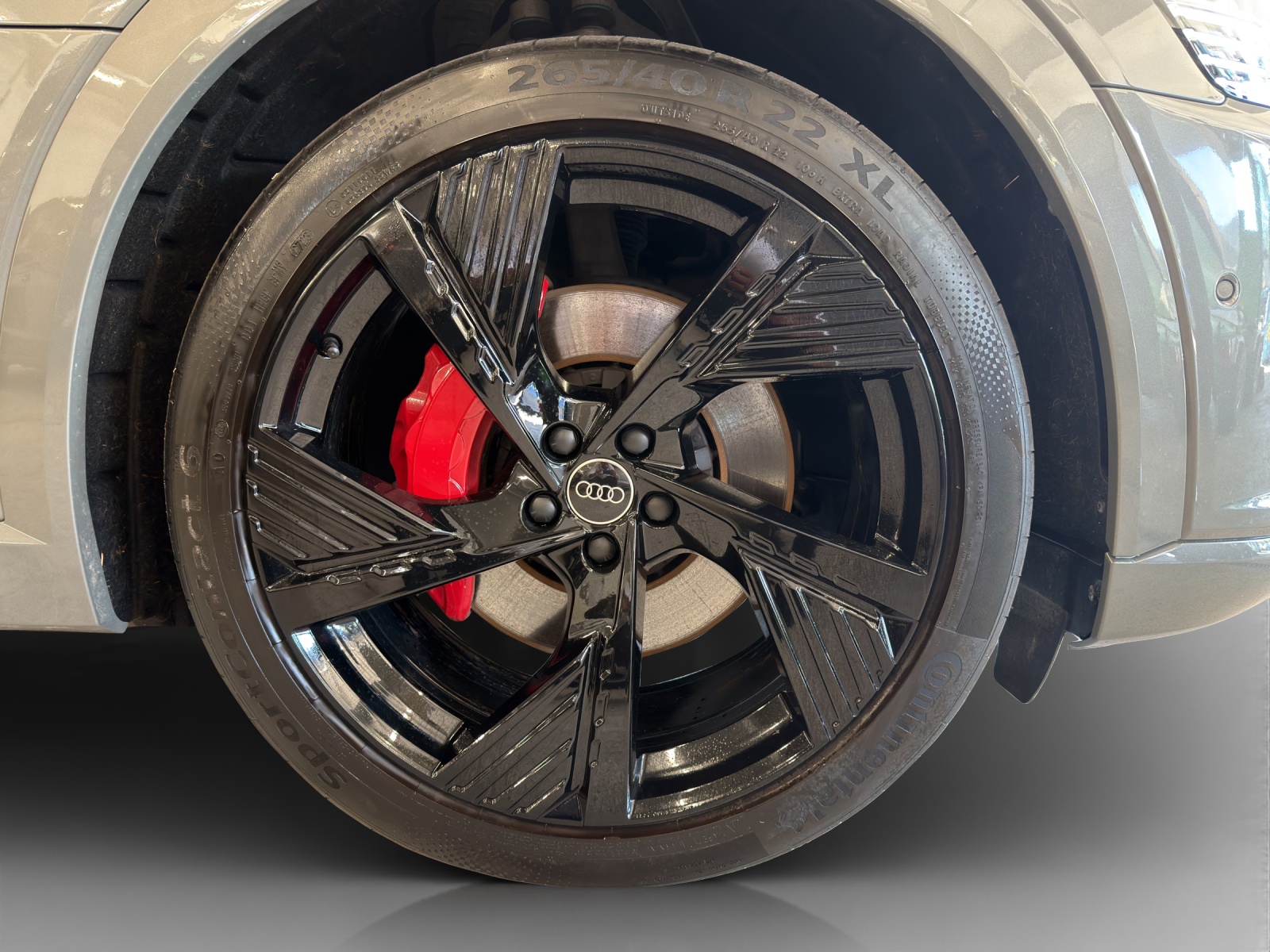 AUDI Q8 Sportback 55 e-tron Black Edition quattro-image-14