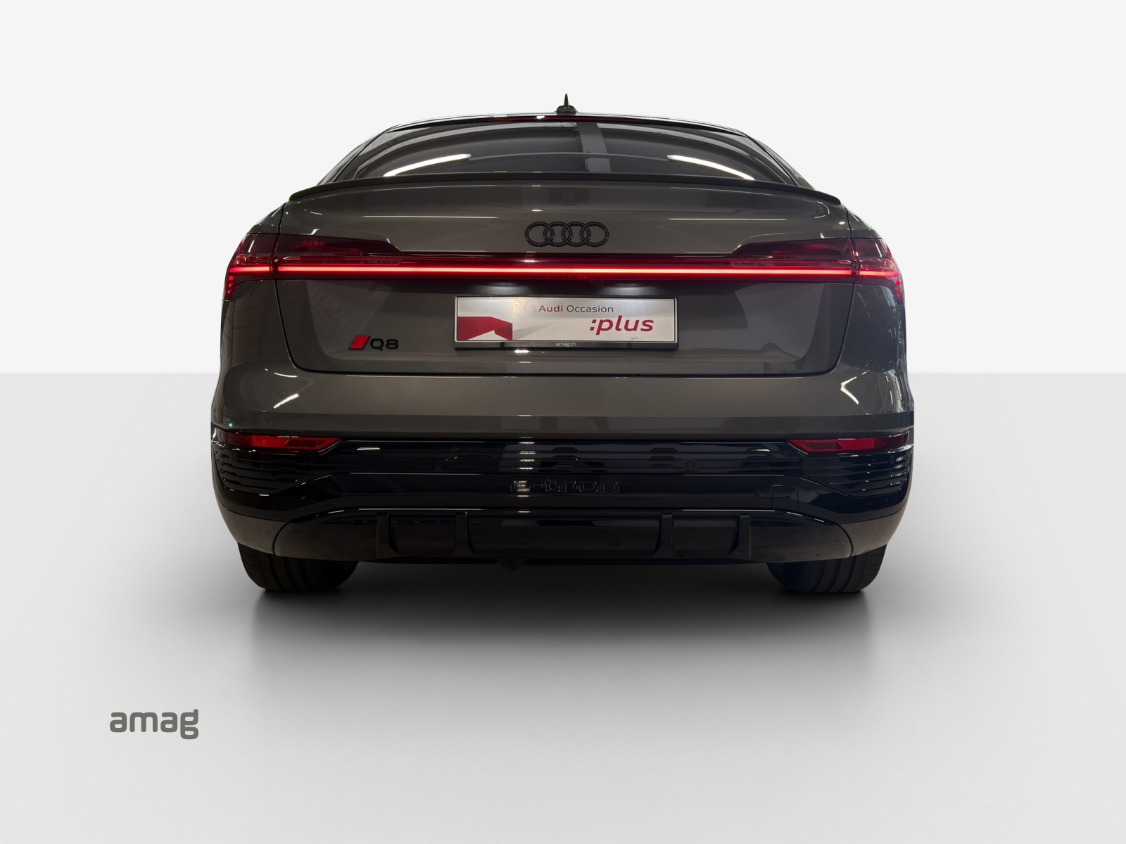 AUDI Q8 Sportback 55 e-tron Black Edition quattro-image-4
