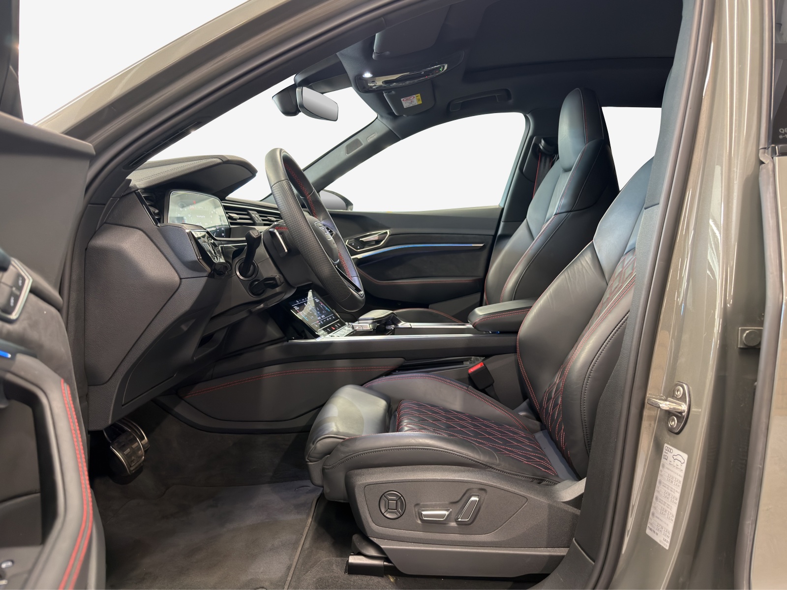 AUDI Q8 Sportback 55 e-tron Black Edition quattro-image-8