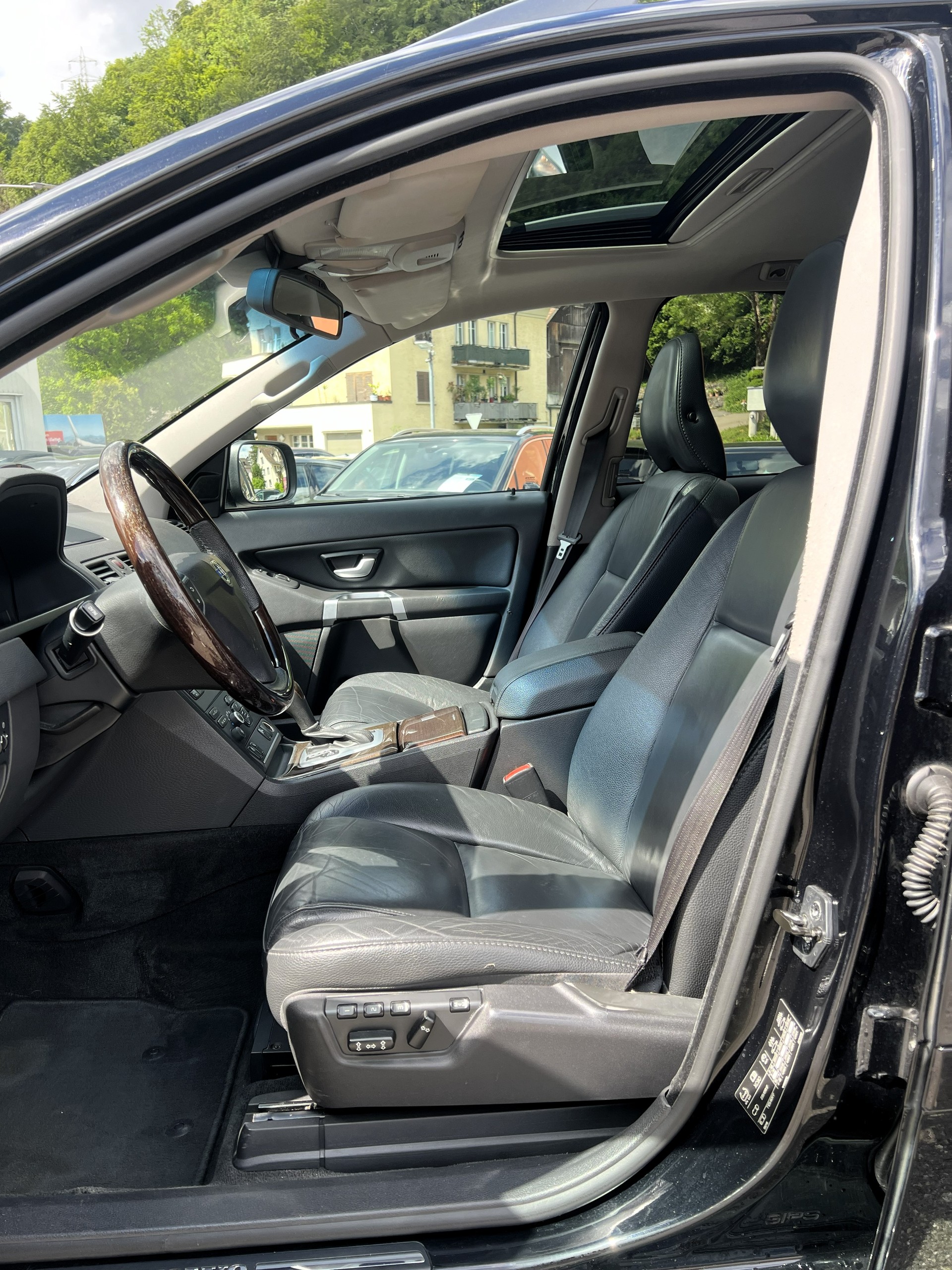 VOLVO XC90 D5 AWD Kinetic-image-16