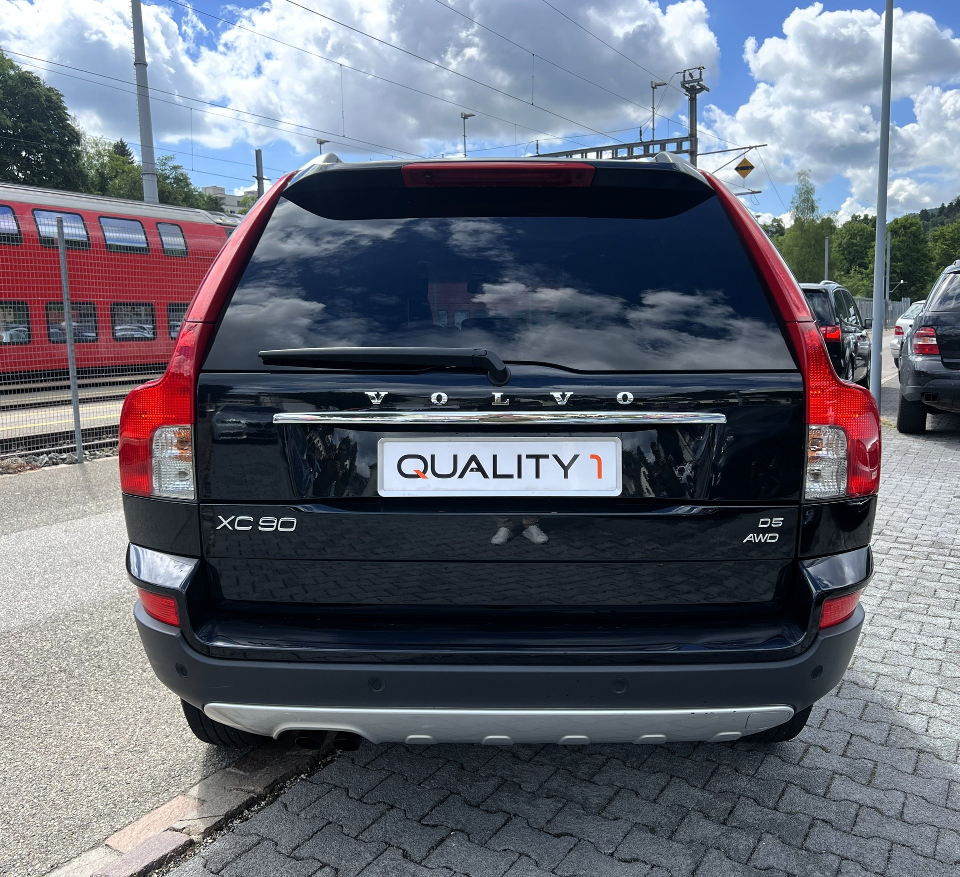 VOLVO XC90 D5 AWD Kinetic-image-3