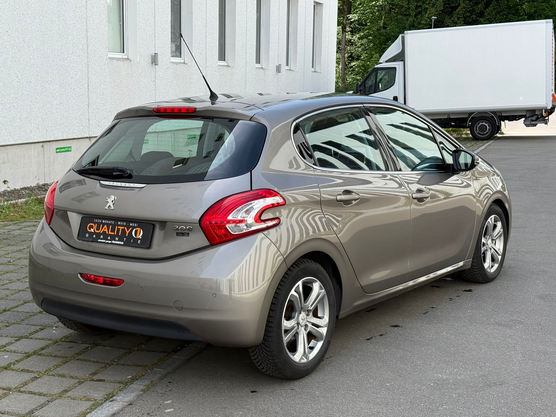 PEUGEOT 208 1.6 VTI Allure-image-3