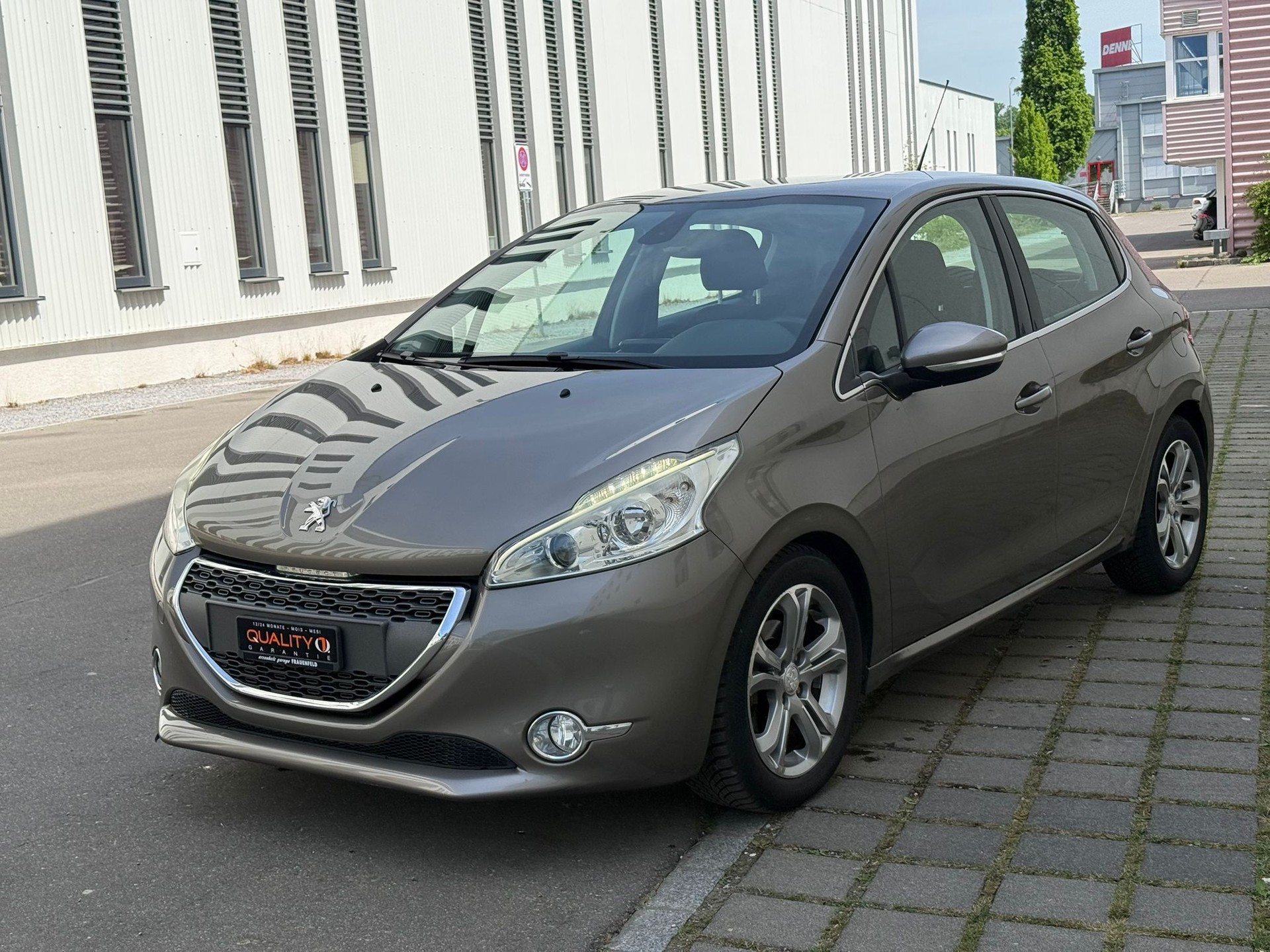 PEUGEOT 208 1.6 VTI Allure-image-1