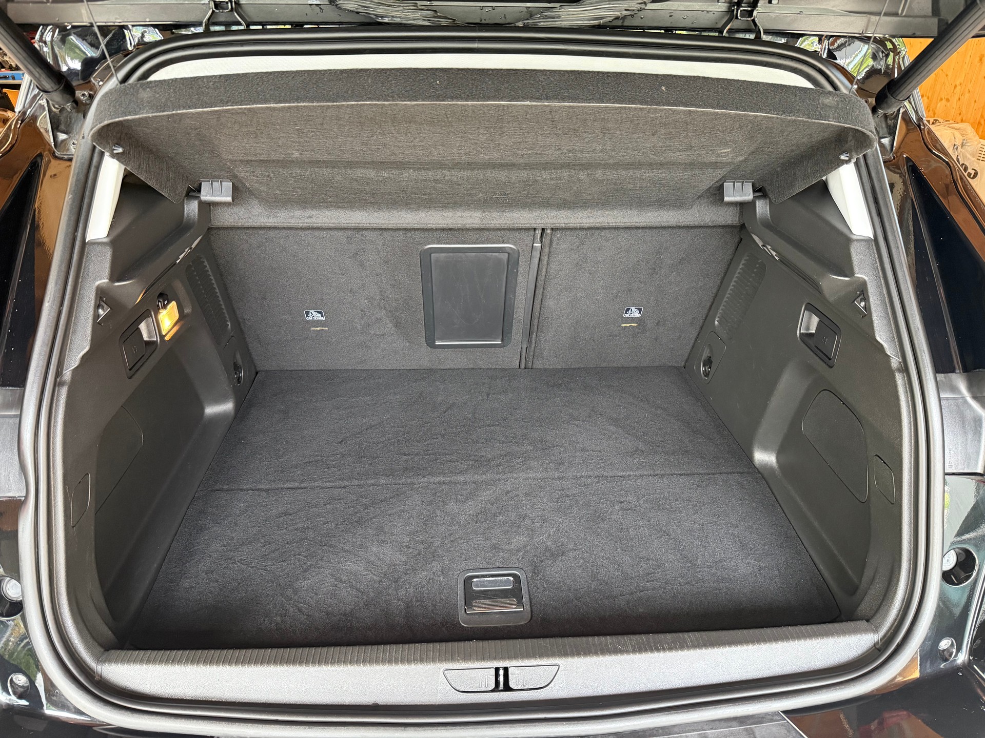 OPEL Grandland X 1.6 Hybrid4 Ultimate Automatik-image-14
