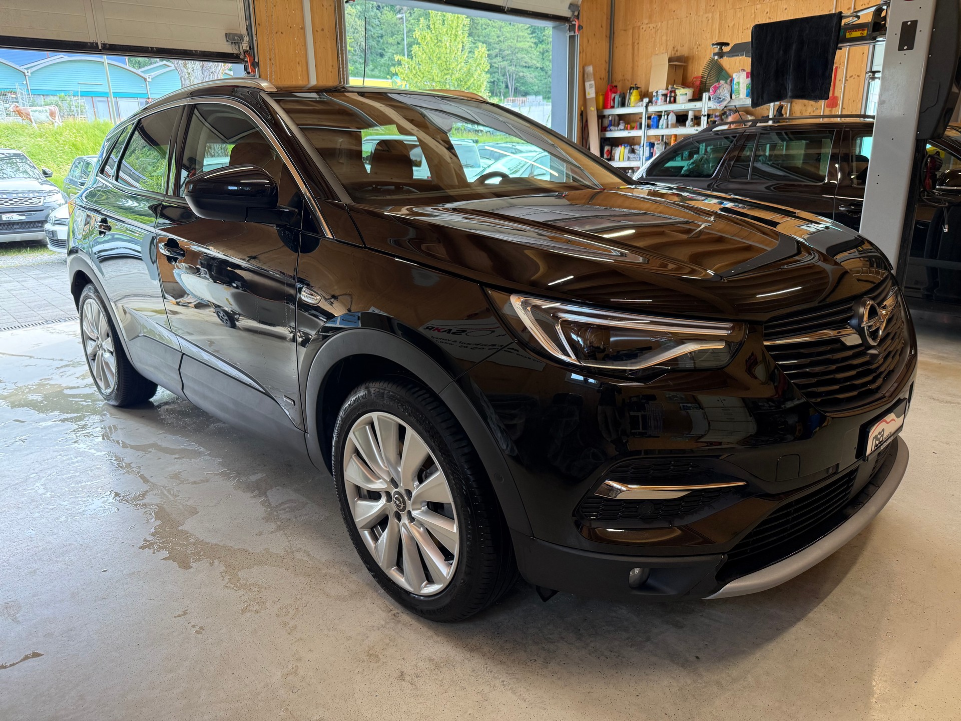 OPEL Grandland X 1.6 Hybrid4 Ultimate Automatik-showroom-element-2