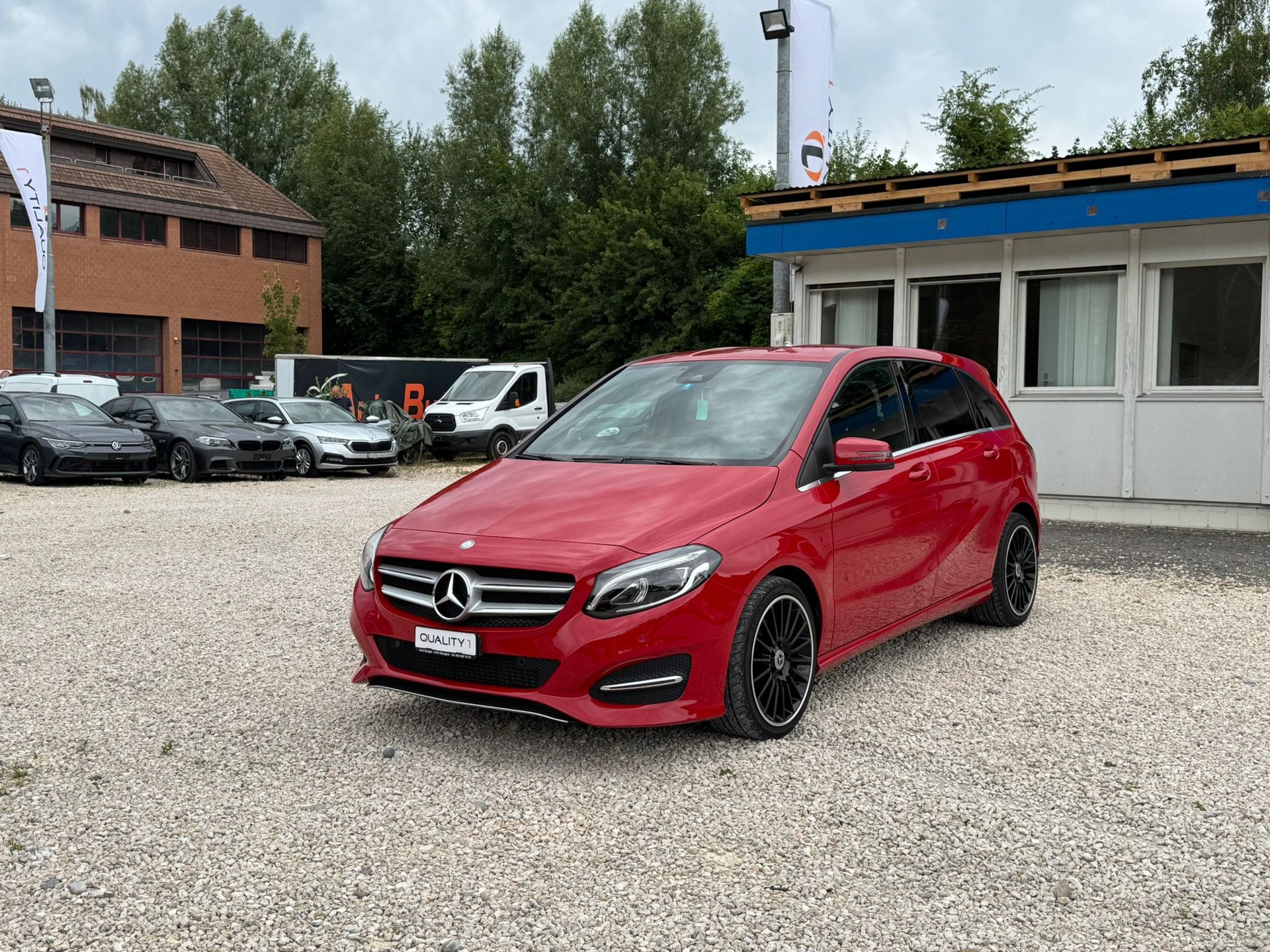 MERCEDES-BENZ B 180 Urban 7G-DCT-showroom-element-1
