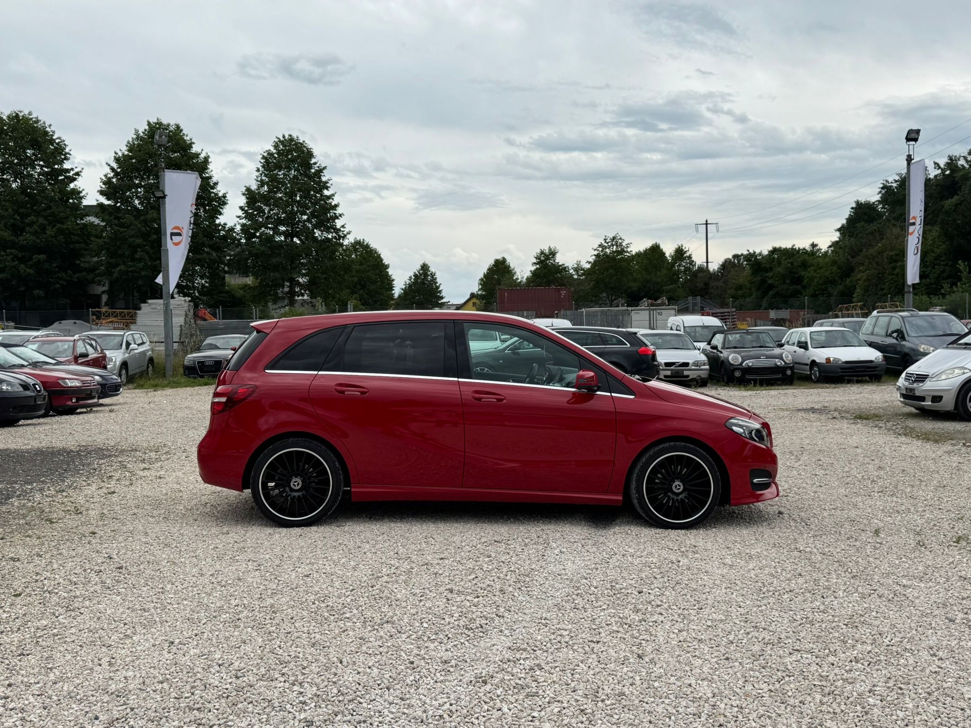 MERCEDES-BENZ B 180 Urban 7G-DCT-showroom-element-3