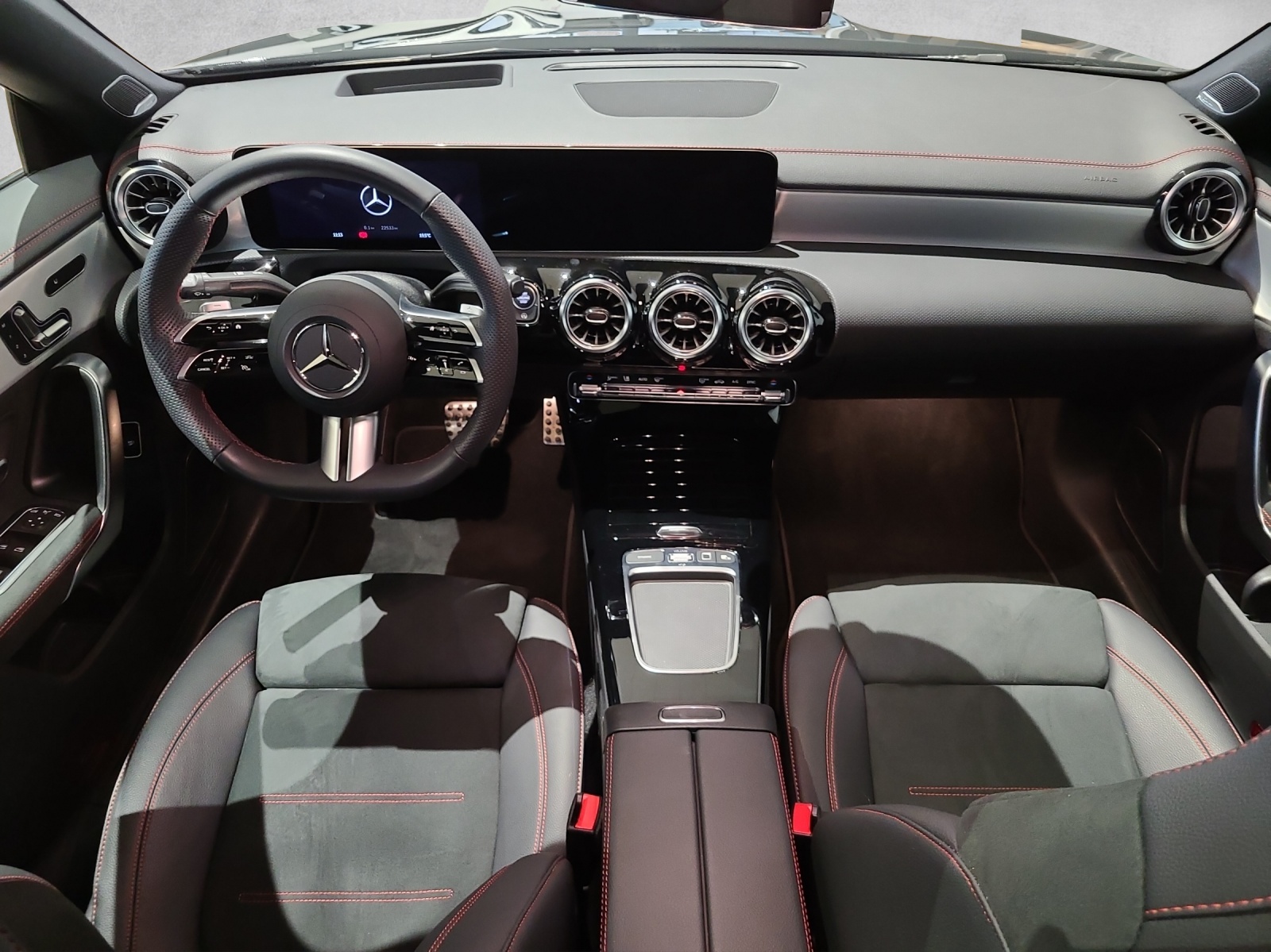MERCEDES-BENZ CLA 250 4Matic 8G-DCT-image-10