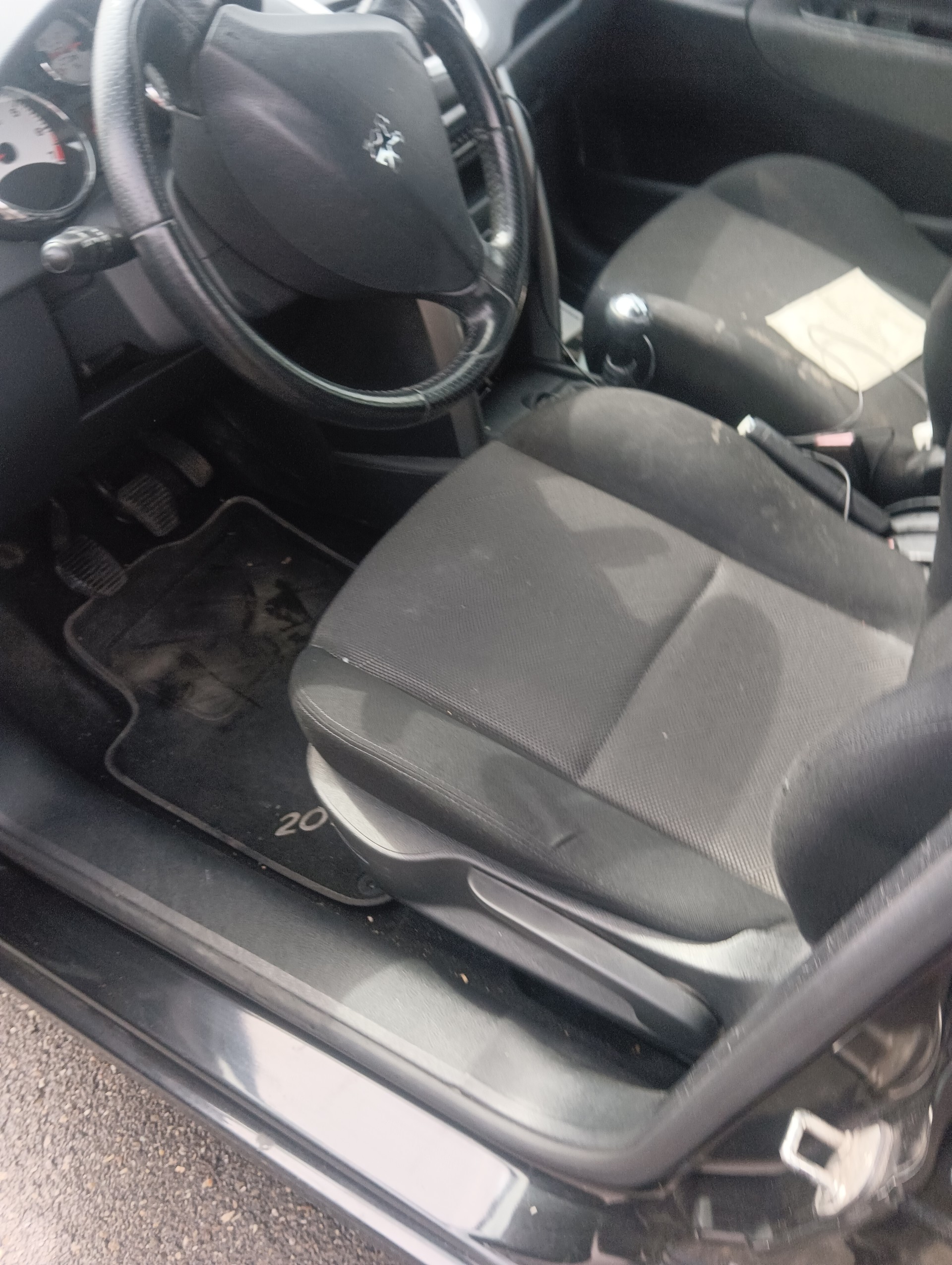 PEUGEOT 207 1.6 16V XS-image-3
