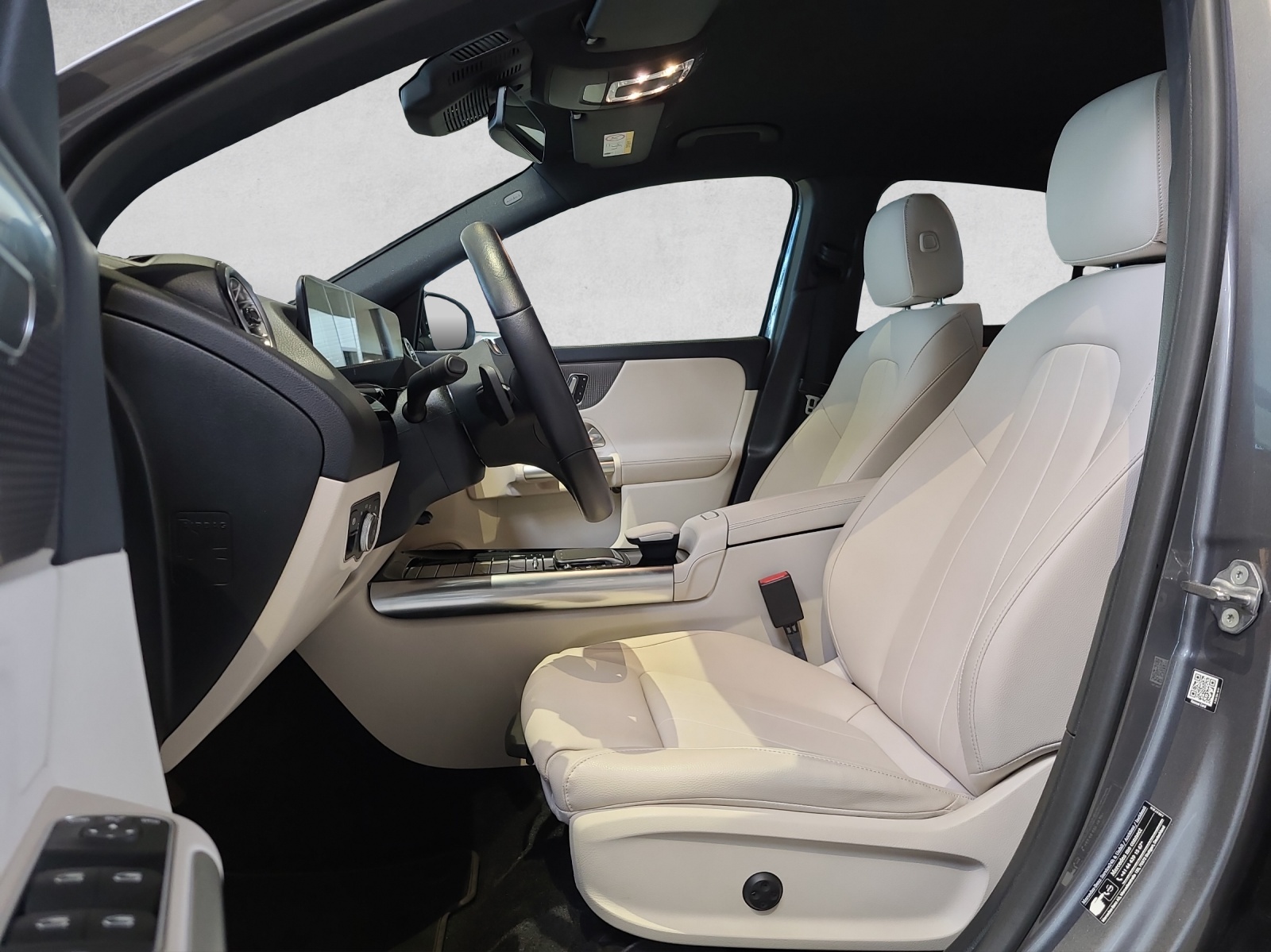 MERCEDES-BENZ EQA 300 4Matic-image-7