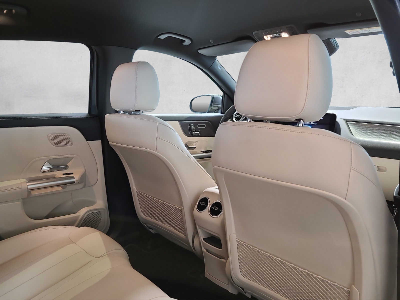 MERCEDES-BENZ EQA 300 4Matic-image-14
