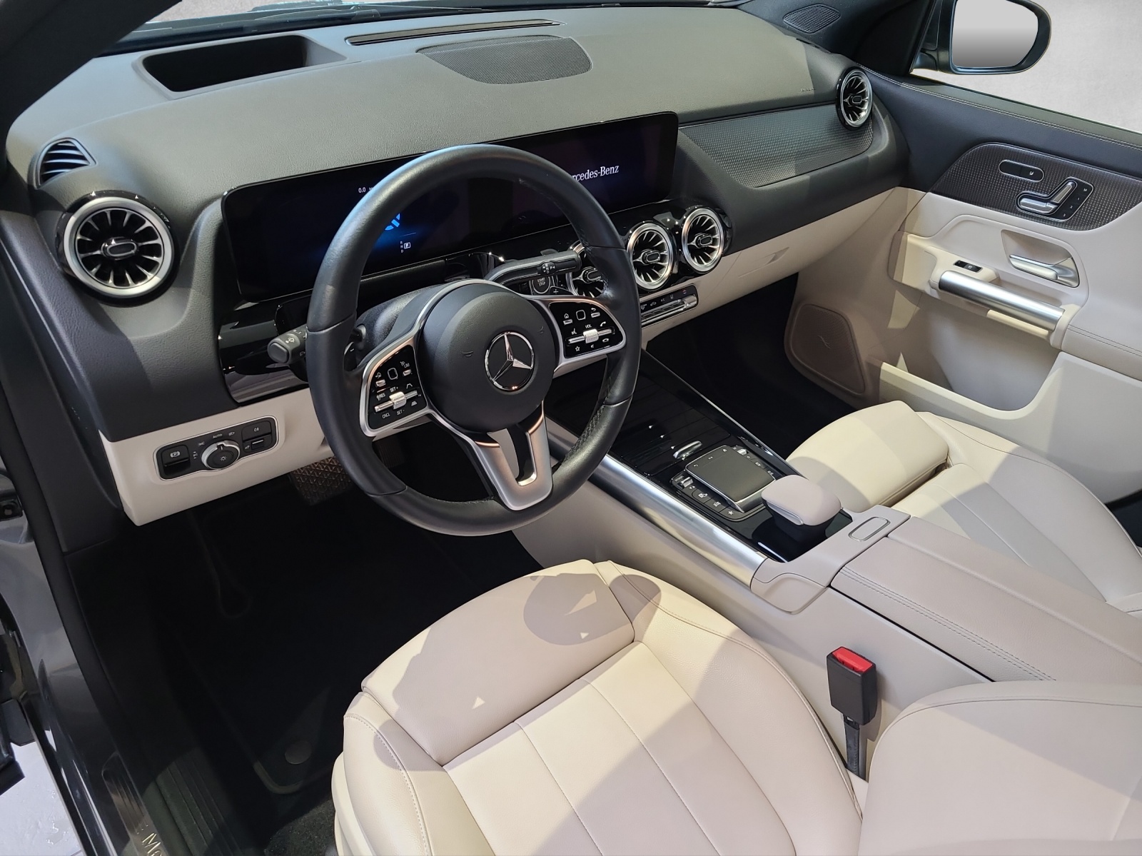 MERCEDES-BENZ EQA 300 4Matic-image-6