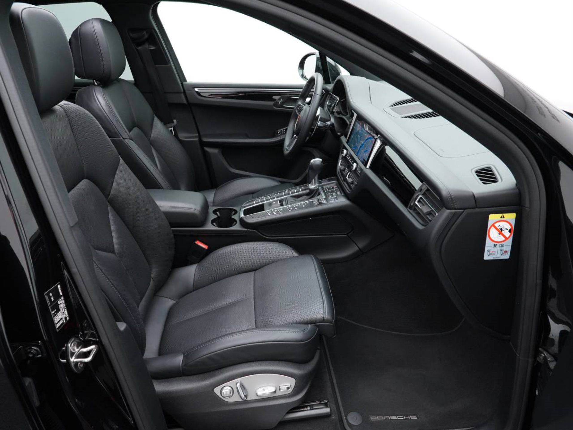 PORSCHE Macan S-image-26