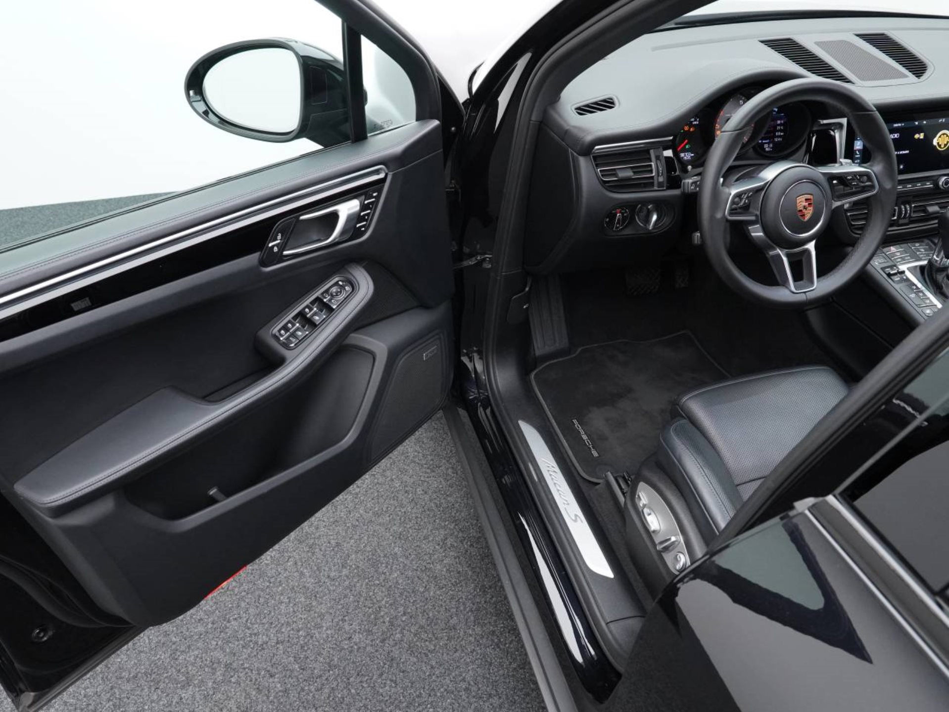 PORSCHE Macan S-image-3