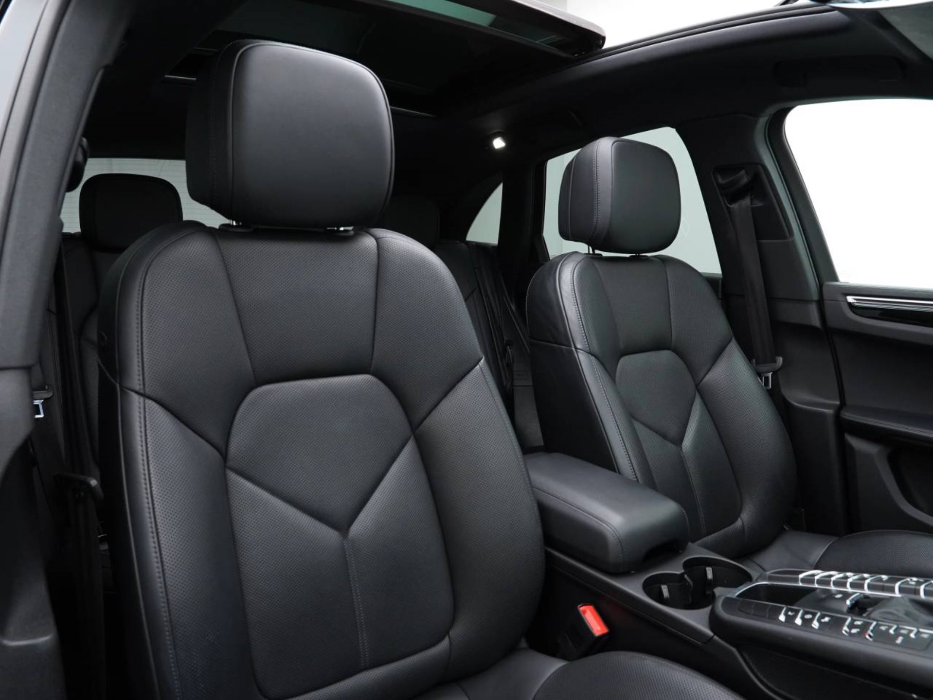 PORSCHE Macan S-image-27