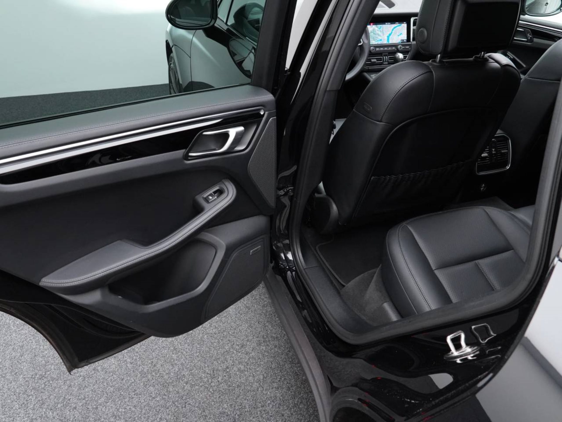 PORSCHE Macan S-image-28