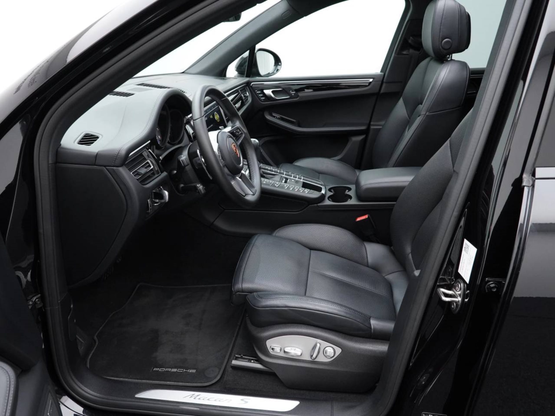 PORSCHE Macan S-image-4
