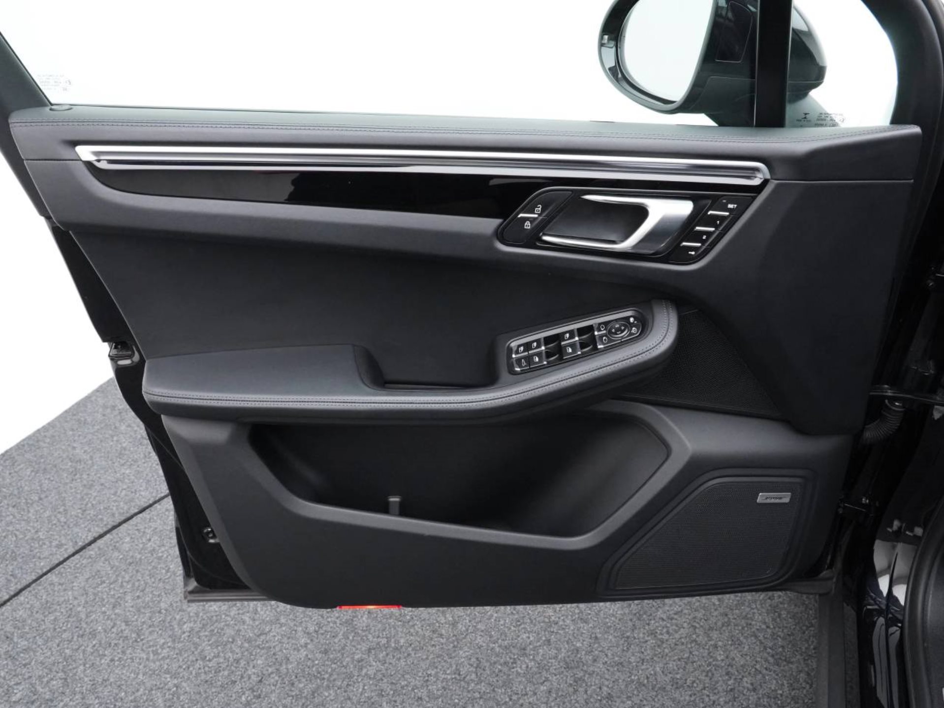 PORSCHE Macan S-image-21