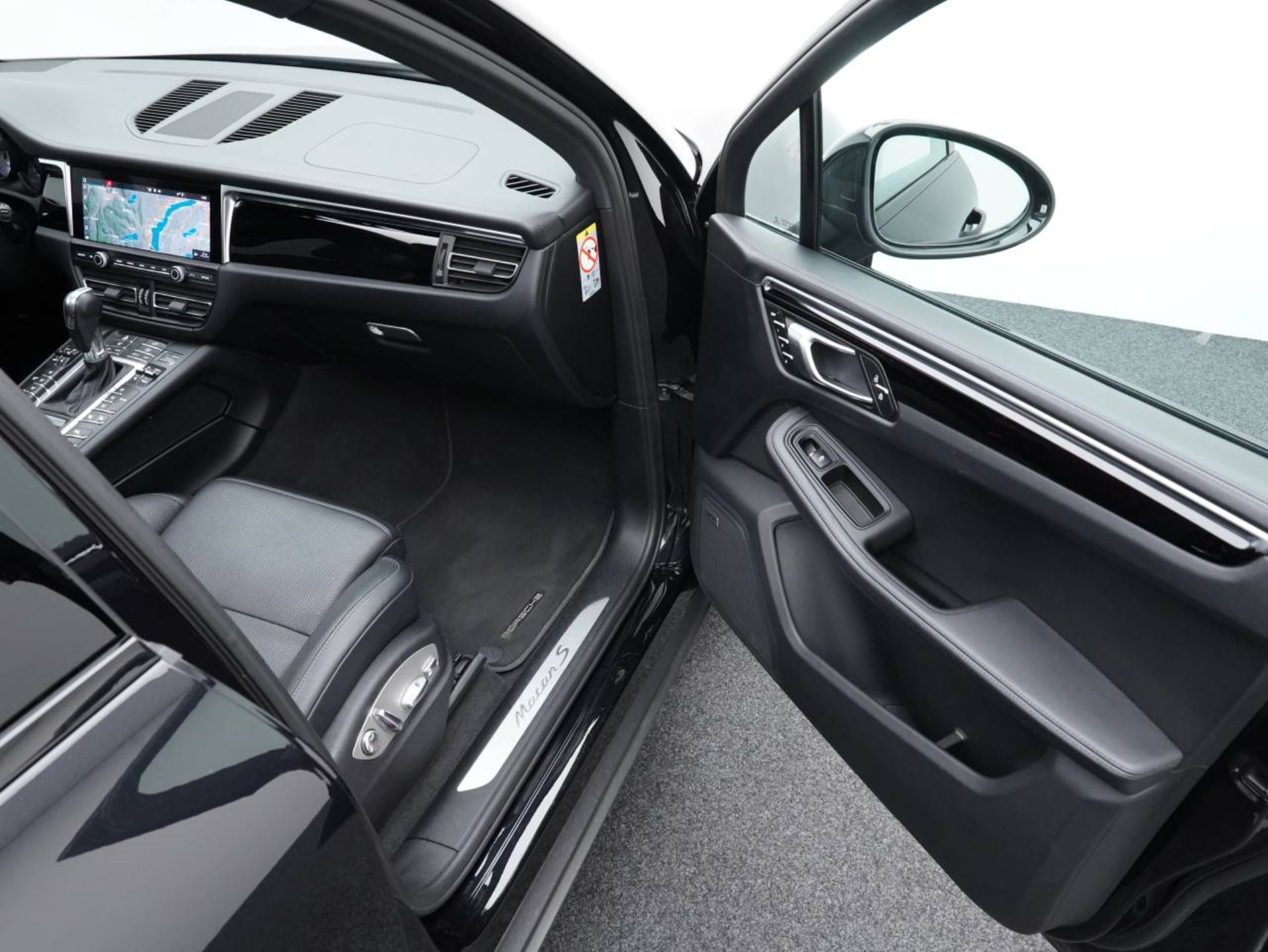 PORSCHE Macan S-image-24