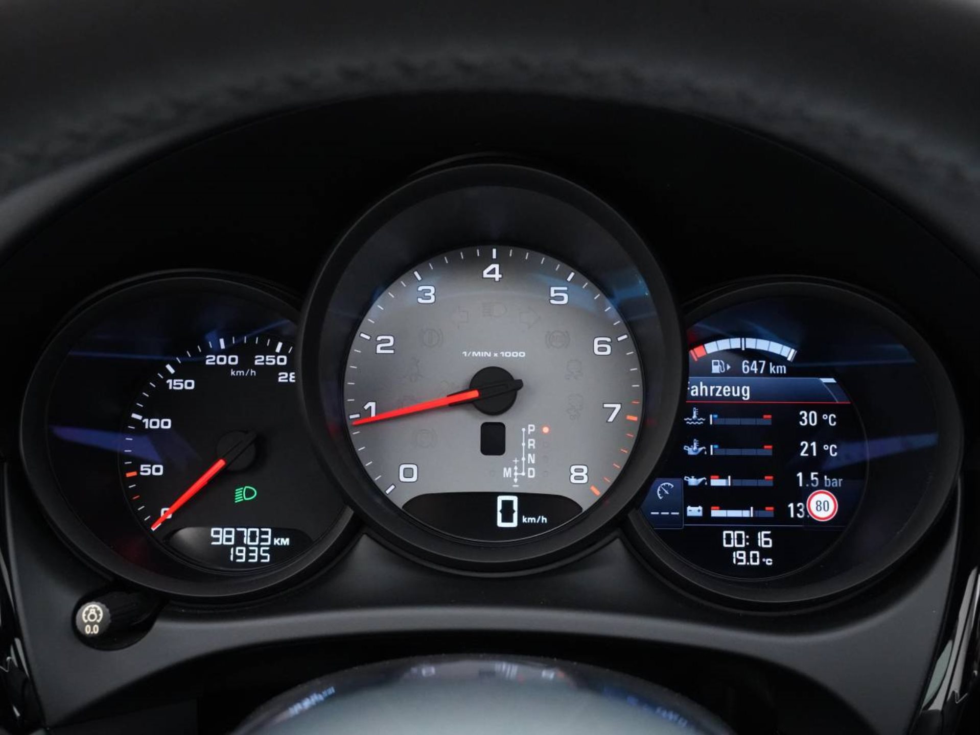 PORSCHE Macan S-image-16